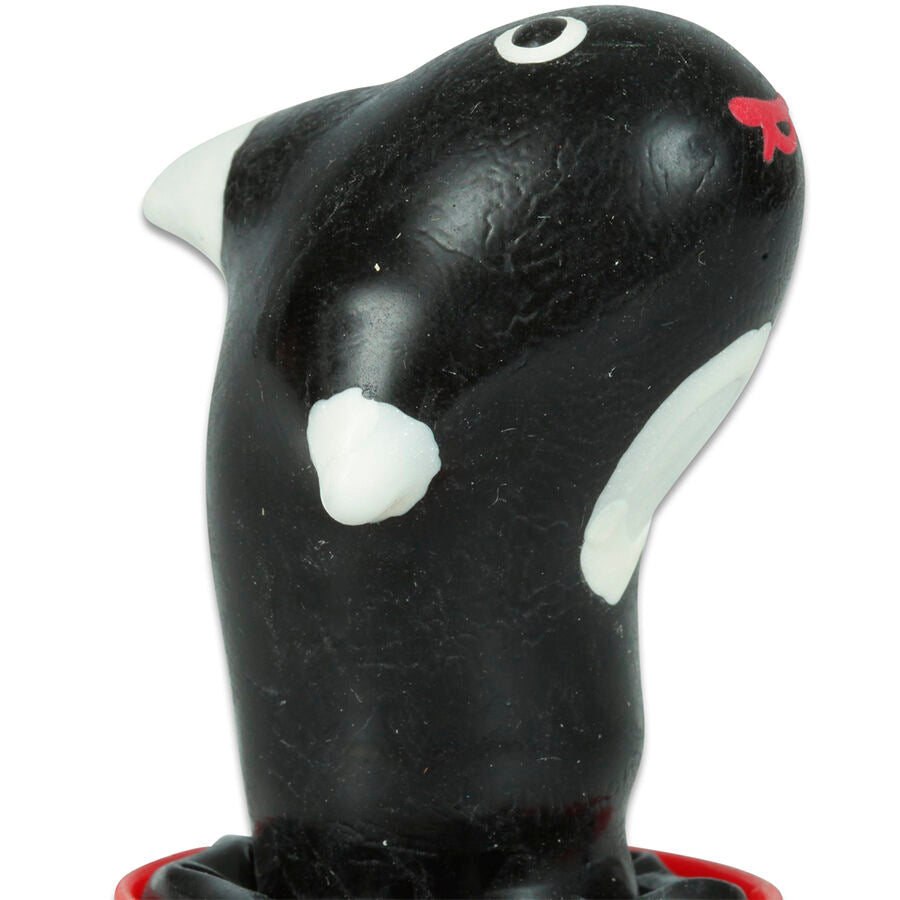 CONDOMERIE - HANDGESCHILDERDE ORCA-CONDOMS MET EEN ORCA-MODEL